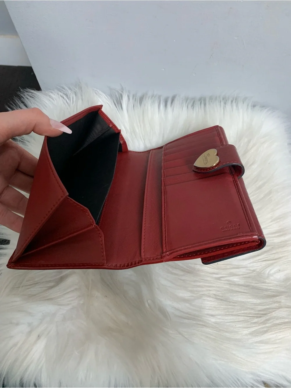 Authentic red patent leather Gucci long wallet w heart snap ❤️ - Picture 12 of 16
